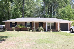 199 Sandpiper Dr in Richmond Hill, GA - Building Photo