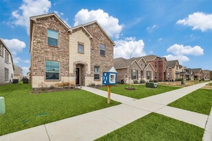 1252 Milfoil Dr in Justin, TX - Building Photo