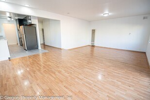 2211 Pacific Ave in Alameda, CA - Building Photo