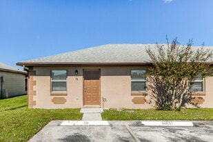 16 Las Brisas Way in Kissimmee, FL - Building Photo