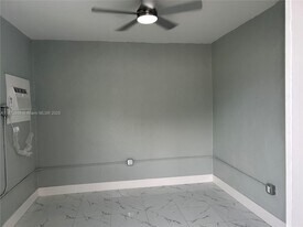 4340 SW 24th St in West Park, FL - Building Photo