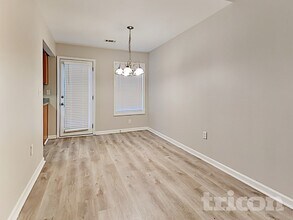 215 Millwheel Dr in Villa Rica, GA - Foto de edificio - Building Photo