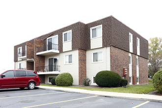 Inverness Gardens in Findlay, OH - Building Photo - Building Photo