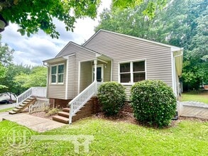 1121 E Gilbreath St in Graham, NC - Building Photo - Building Photo