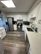 1200 49th St, Unit 1 in West Des Moines, IA - Building Photo - Building Photo