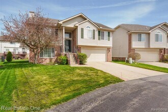 4721 Carrington Dr in Rochester Hills, MI - Building Photo - Building Photo