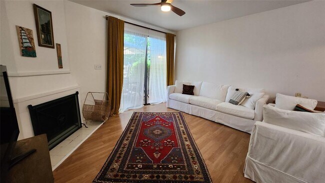 7122 Wood Hollow Dr in Austin, TX - Building Photo - Building Photo