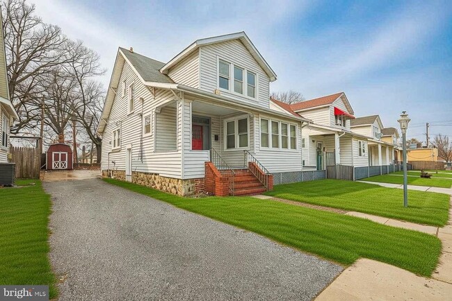 property at 8 Irving Pl