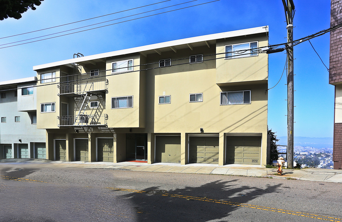 795 Burnett Ave in San Francisco, CA - Building Photo