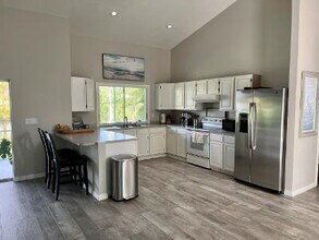 8737 SE Sharon St in Hobe Sound, FL - Building Photo - Building Photo
