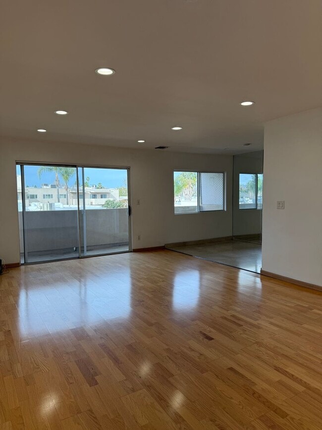 property at 6342 Morse Ave