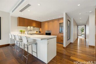 1555 Kapiolani Blvd in Honolulu, HI - Building Photo - Building Photo