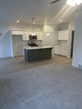 1092 N Freeman Dr in Saratoga Springs, UT - Building Photo - Building Photo