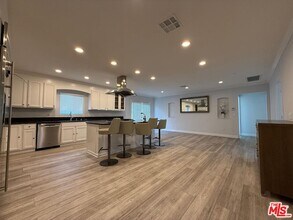 14018 Calvert St in Los Angeles, CA - Building Photo - Building Photo
