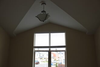 446 Lindberg Cir in Petaluma, CA - Building Photo - Building Photo