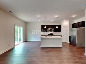 301 Pecan Dr in Dallas, GA - Building Photo - Building Photo