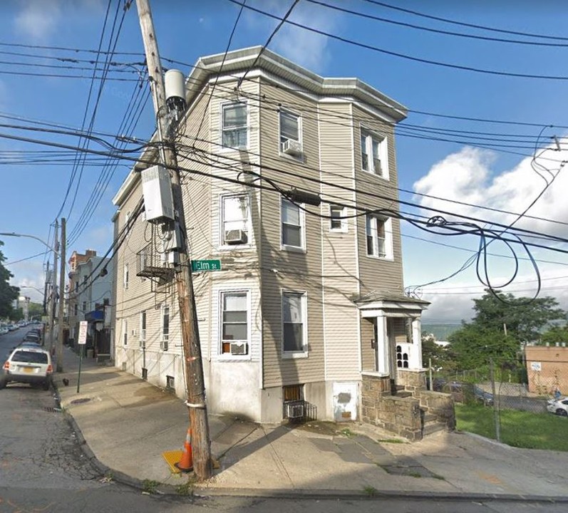 216 Elm St in Yonkers, NY - Building Photo