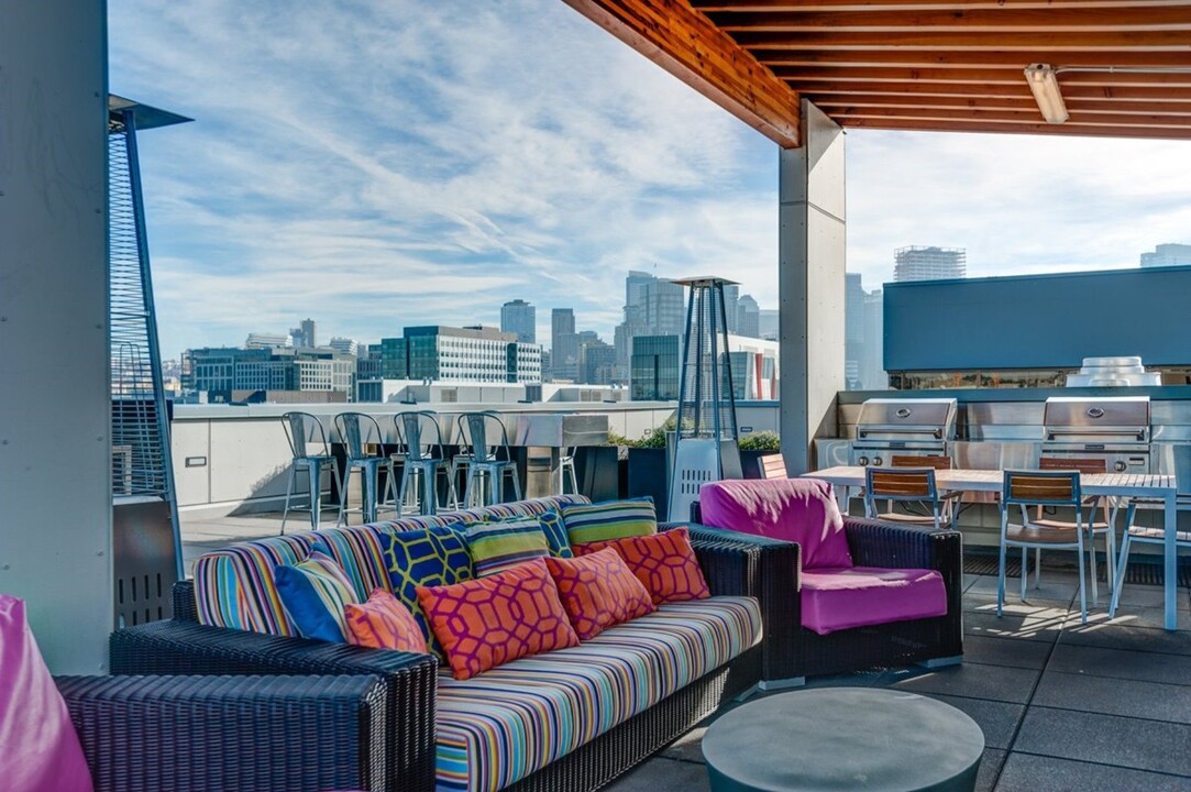 mResidences South Lake Union in Seattle, WA - Foto de edificio