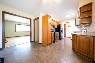 13784 Fairlawn Ave in Apple Valley, MN - Building Photo - Building Photo