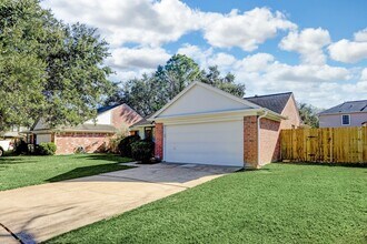 5106 Spring Cir Dr in Pearland, TX - Building Photo - Building Photo