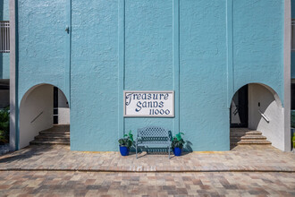 Treasure Sands in Treasure Island, FL - Building Photo - Building Photo