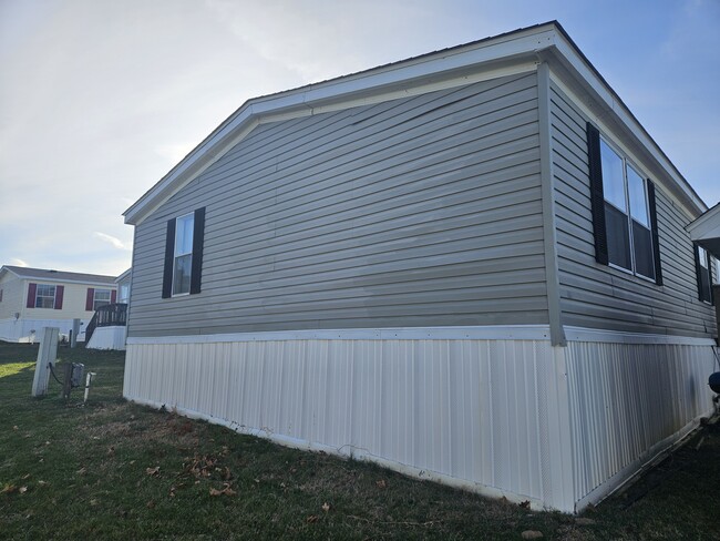 41 Lynnwood Cir in Clarksville, TN - Foto de edificio - Building Photo