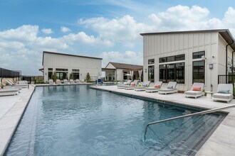 Citizen House Blue Bluff in Austin, TX - Foto de edificio - Building Photo