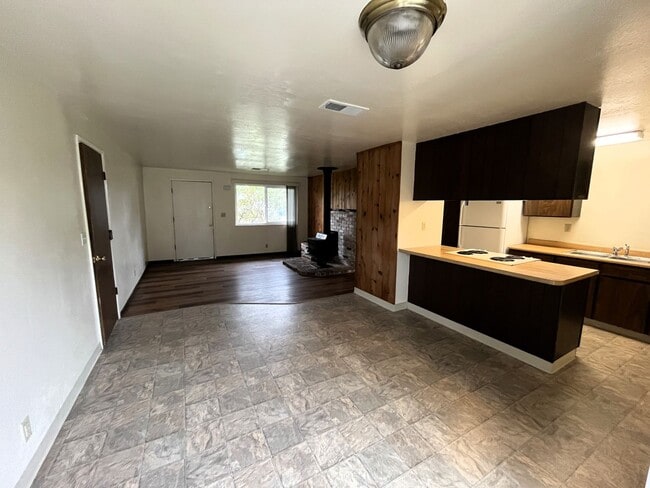 2184 Wisteria Way in Arcata, CA - Building Photo - Building Photo