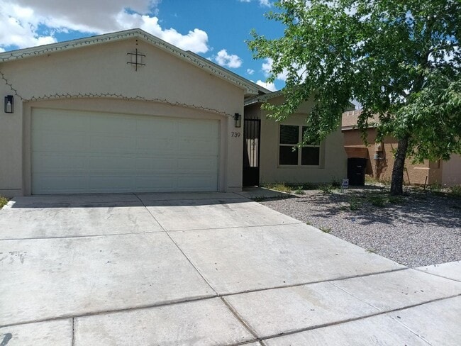 property at 739 Taos Pl SW
