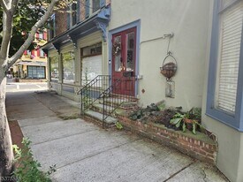 67 Ferry St in Lambertville, NJ - Building Photo