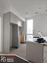 1060 W Cornelia Ave, Unit #302 in Chicago, IL - Building Photo - Building Photo