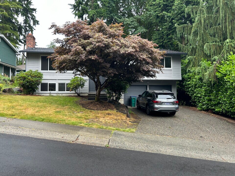 9426 NE 140th St in Kirkland, WA - Building Photo