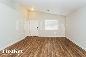 7908 Olympus Ave in Las Vegas, NV - Building Photo - Building Photo