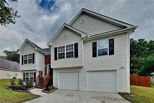 450 Aristocrat Dr SW in Loganville, GA - Building Photo