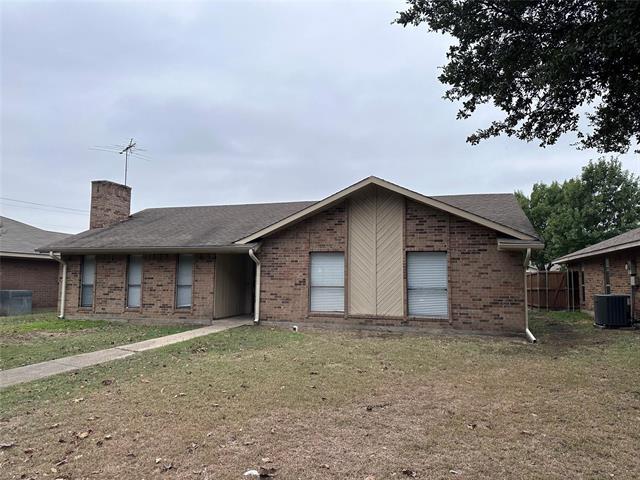 property at 2005 Glencrest Ln