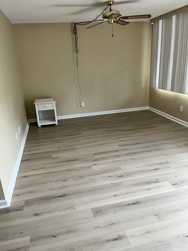 4880 Locust St NE, Unit 4880 Locust St NE #127, Unit 4880 Locust St NE #127