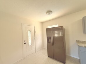 2102 S 3rd St in Fort Pierce, FL - Building Photo - Building Photo