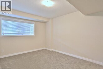 19 Sportsman Hill St in Kitchener, ON - Building Photo - Building Photo