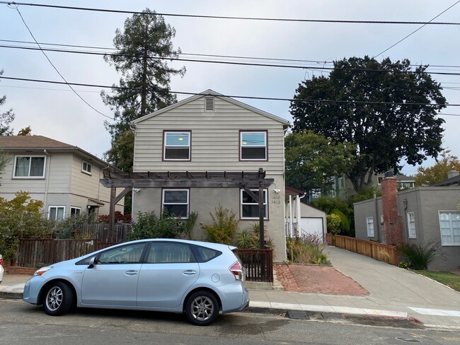 1410 Glenfield Ave, Unit 1410 in Oakland, CA - Building Photo - Building Photo