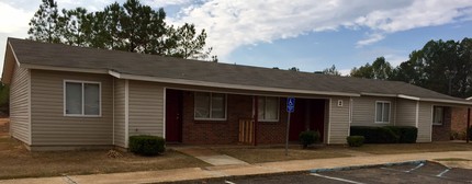 Pinewood Apartments in Camden, AL - Building Photo - Building Photo