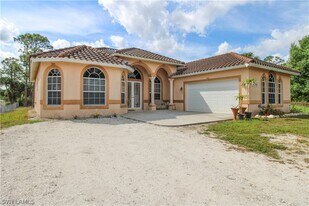 2310 2nd Ave SE in Naples, FL - Building Photo