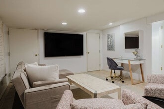 323 E 51st St in New York, NY - Building Photo - Building Photo