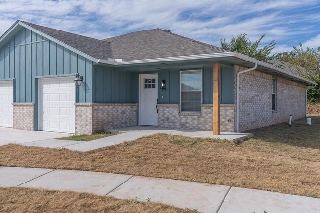 property at 533 Parkhill Cir