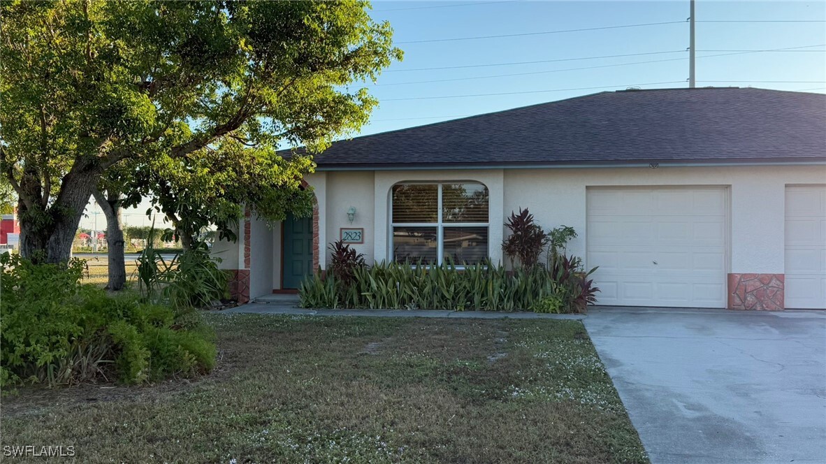 2823 SW Santa Barbara Pl in Cape Coral, FL - Foto de edificio