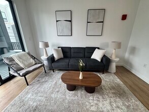 130 Gardner St, Unit 203 in Boston, MA - Foto de edificio - Building Photo