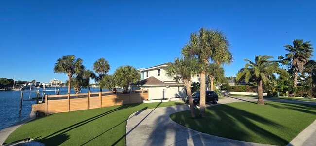 301 22nd St in Belleair Beach, FL - Building Photo - Building Photo