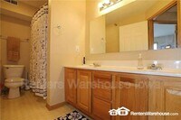 10121 Sutton Pl photo'