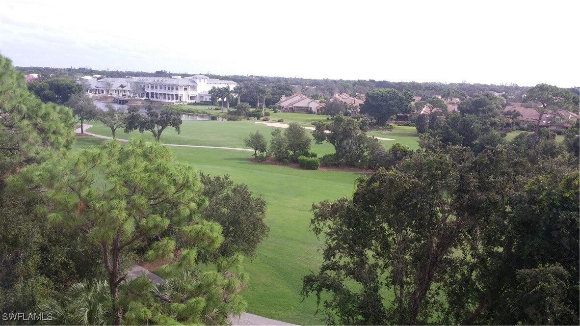 6520 Valen Way in Naples, FL - Foto de edificio