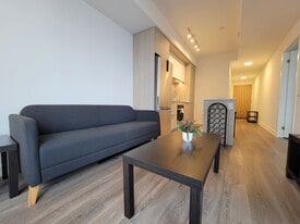 395 Square One Dr in Mississauga, ON - Building Photo