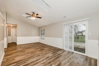 6210 Carrie Cir in Indianapolis, IN - Foto de edificio - Building Photo